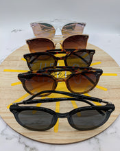 Load image into Gallery viewer, Classic Round Retro Sunglasses
