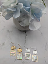 Load image into Gallery viewer, Mother of Pearl Discs Earrings

